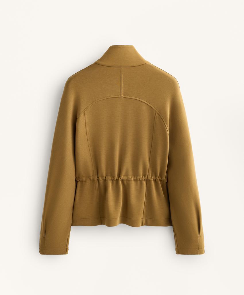 Куртка с карманами и регулируемым поясом из мягкой ткани с модалом