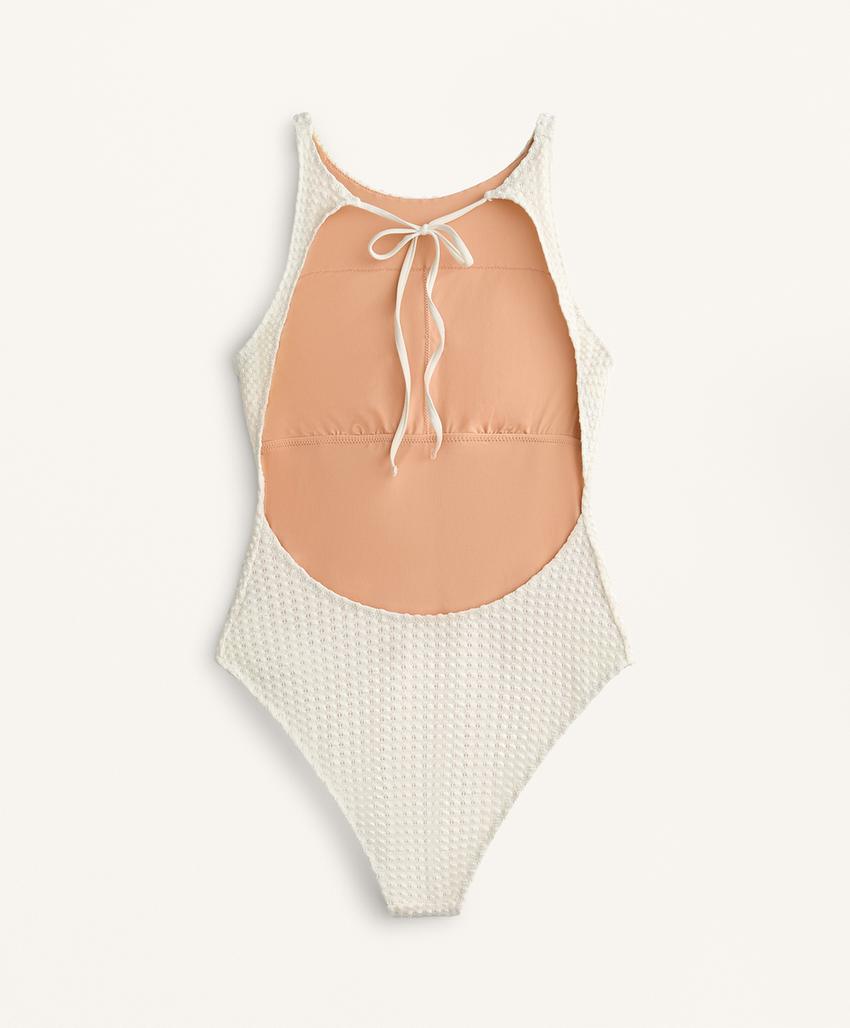 Купальник халтер из вязаного кроше с пузырьками