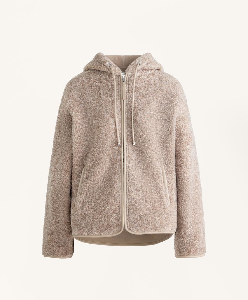 Полушубок с капюшоном из искусственного меха